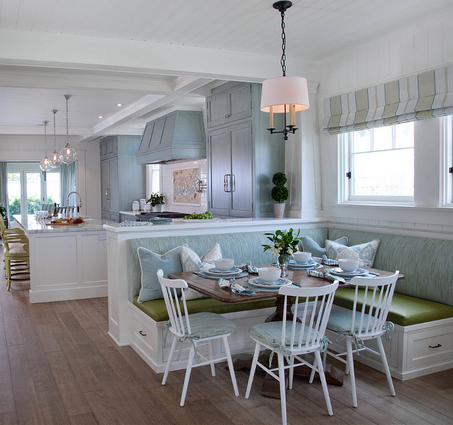 Built-in-banquette.-Open-kitchen-with-built-in-banquette.-L-shaped-built-in-banquette-in-breakfast-room.-builtinbanquette-banquette-breakfastroom-Lshapebanquette-Kim-Grant-Design-Inc.