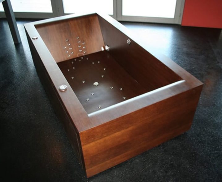 Rectangular-Wooden-Bathtub