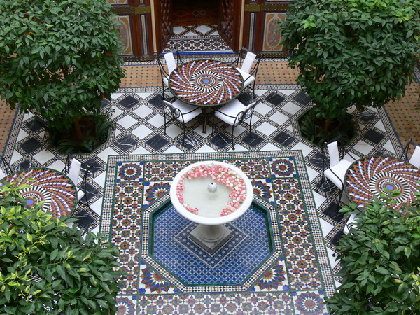 Unique-Floor-Courtyards-and-Patio-Garden-Maroccan-Style-Design-and-Decorating-Ideas