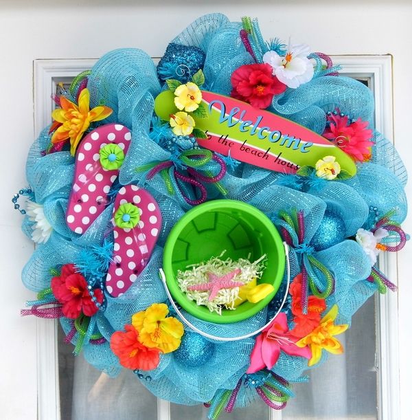 awesome-summer-decoration-blue-mesh-wreath-flip-flops-flowers1