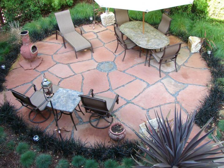 orange-flooring-flagstone-circle-patio-can-be-decor-with-elegant-furniture-can-add-the-beauty-inside-patio-design-ideas-with-green-grass-arround-and-modern-floor-lamp