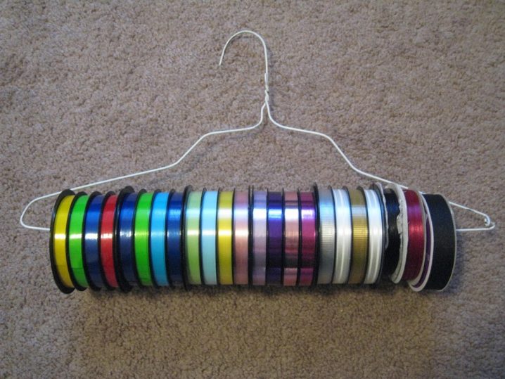 ribbon tape hanger