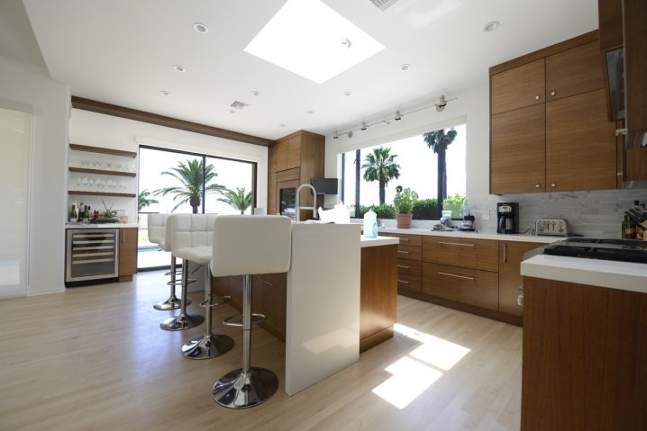 11-–-Brown-white-kitchen-decoration-using-modern-pedestal-white-leather-tall-kitchen-chair-including-slid-light-oak-wood-veneer-kitchen
