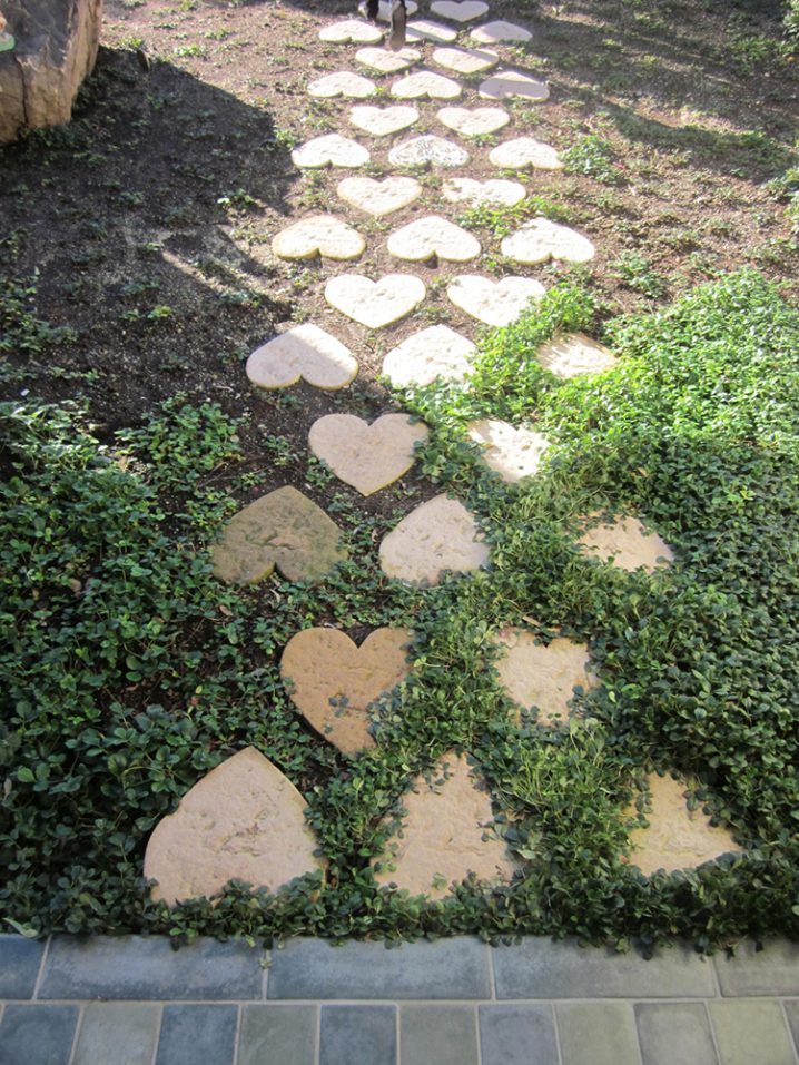 Backyard-Kidspaces-Heart-Walkway