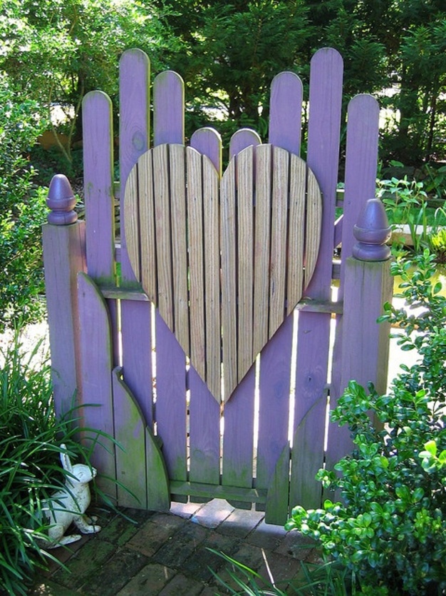heart-shaped-wooden-gate