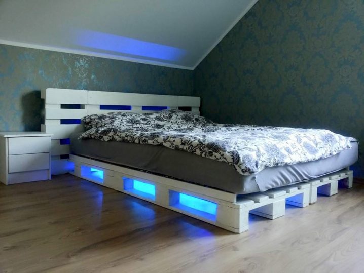 pallet-bed-with-lights