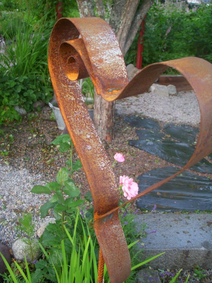 rusted metal heart
