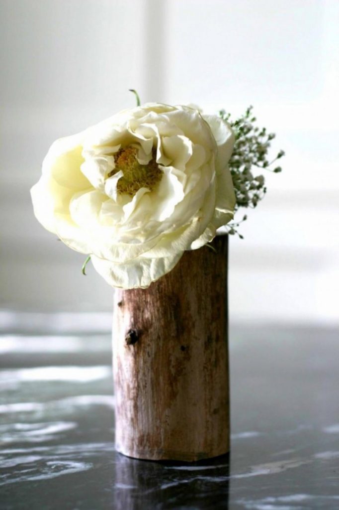 yellow-diy-flower-decorations-that-can-be-applied-on-the-wooden-vase-that-can-add-the-natural-nuance-inside-the-modern-house-design-ideas-with-modern-natural-feels-inside-687x1031