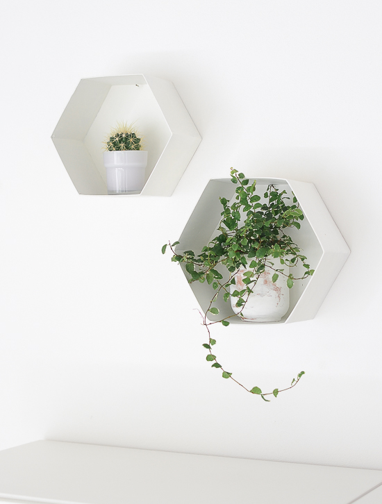 the-easiest-way-to-make-diy-hexagon-wall-shelf-4