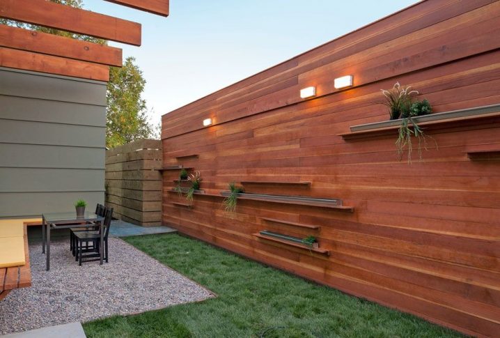 contemporary-patio-with-landscaping-pergola-and-fence