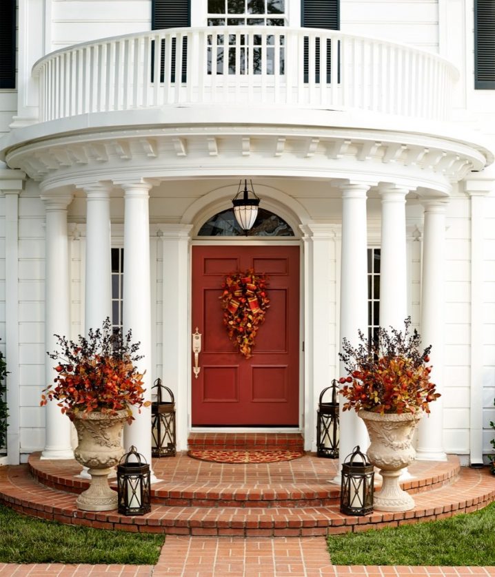 frontgate-Entry-Traditional-with-floorstanding-flower-pots-brick-stairs