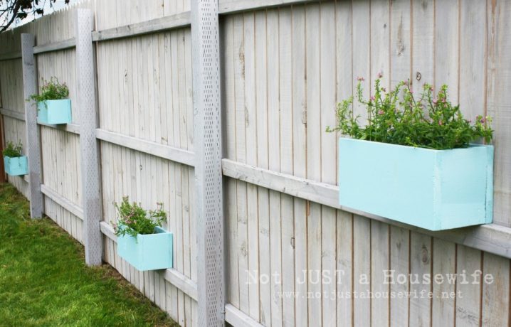 planter-box-on-fence-1024x656