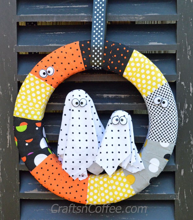 polka-dot-halloween-ghost-wreath