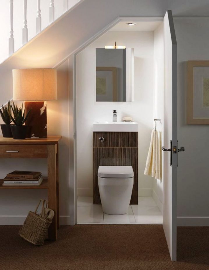 cozy-small-bathroom-design-under-stairs
