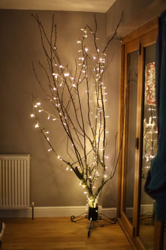 15 Super Cozy Ways To Use String Lights In Your Home Decor