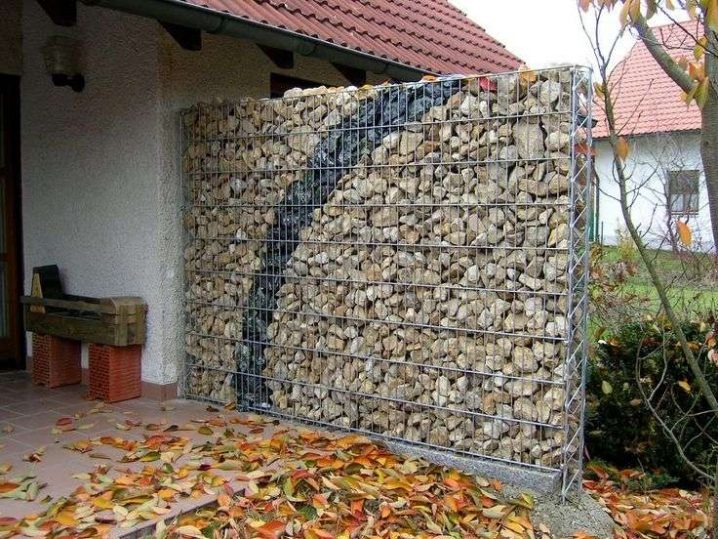 mur-gabion-terrasse-pierres-feuilles