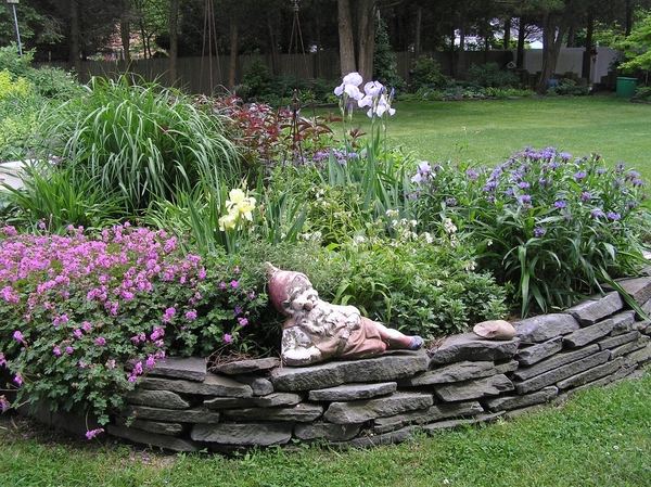 stone-garden-edging-grey-stone-garden-border-garden-landscaping-decoration-ideas
