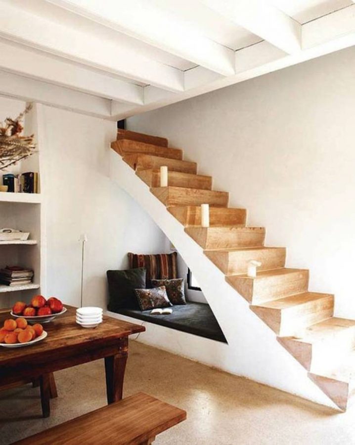 understairs-design-space-for-reading-nook