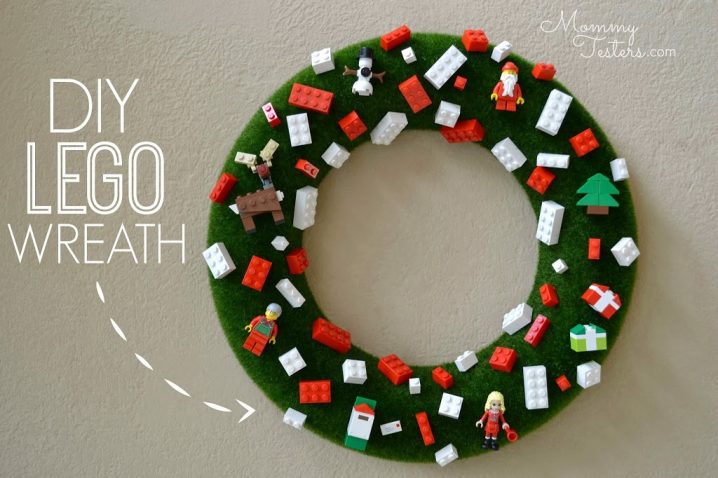 1449773032-lego-christmas-wreath