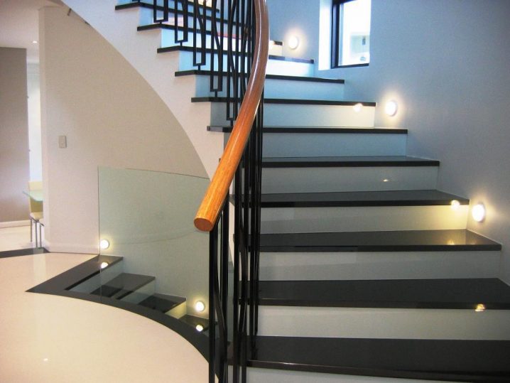 indoor-stair-lighting-wall-for-steps