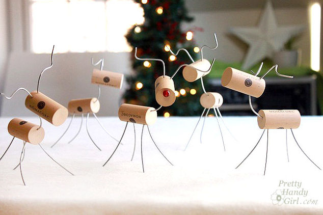how-to-make-wine-cork-reindeer-christmas-decorations-crafts-how-to