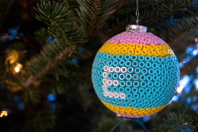 decorate-glass-ball-christmas-ornaments-with-perler-beads_2