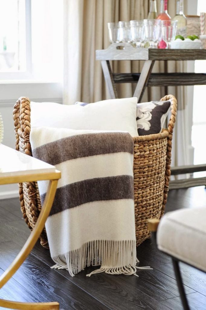 How To Store Blankets In The Living Room In A Cool Way - Top Dreamer
